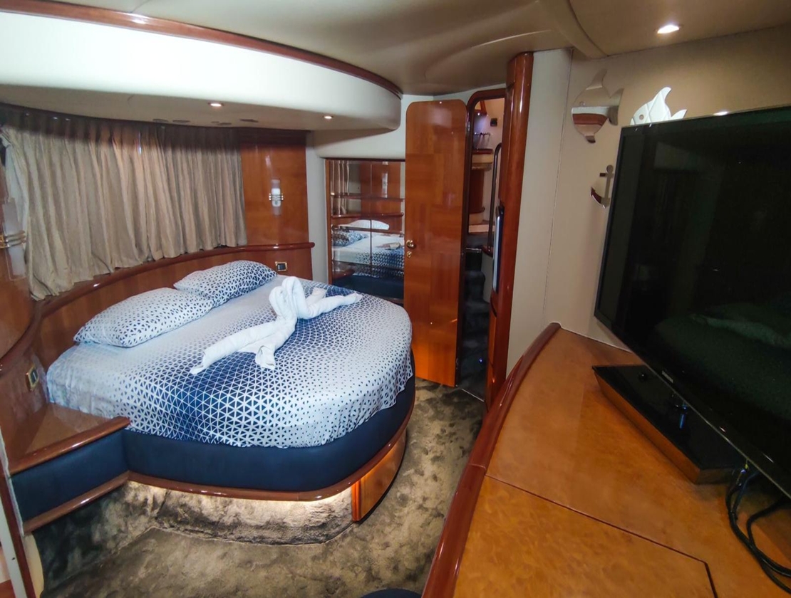 Antalya Yacht Rental 23m Azimut 62 Fly